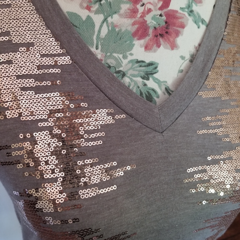 ๐HP๐ Xhilaration v neck - Picture 3 of 6